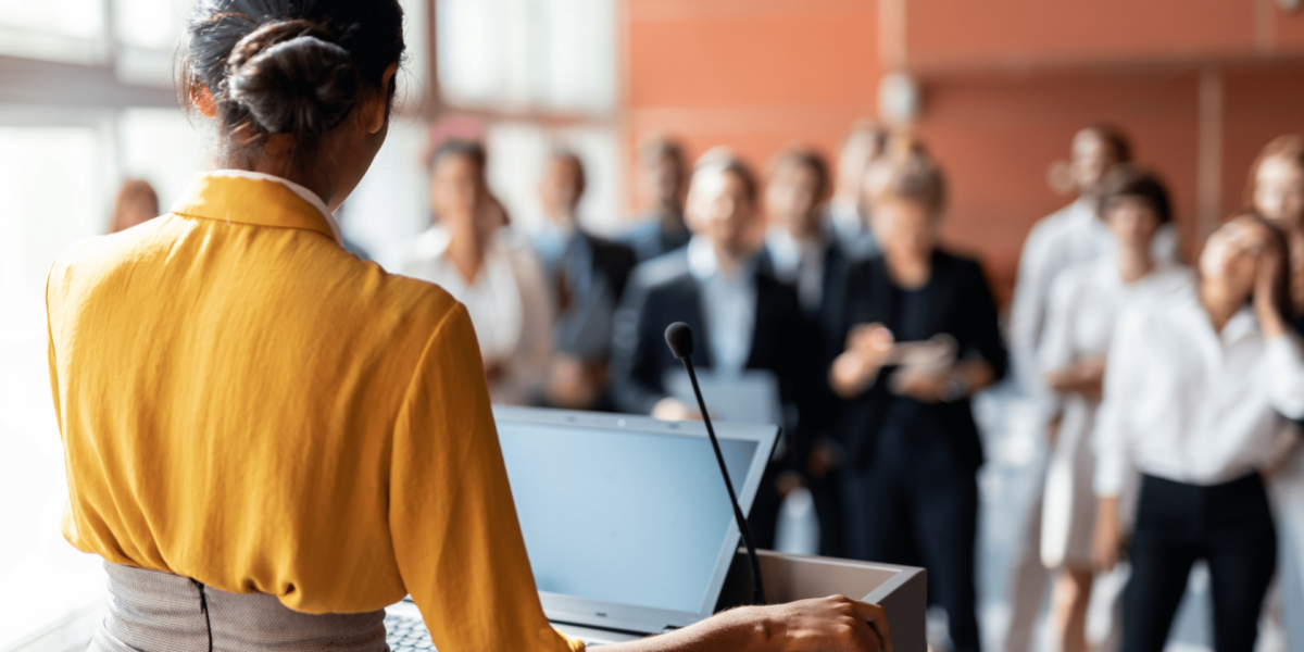 What Happens When Experts Disagree in the Public Eye